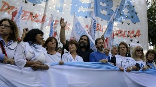El Gobierno recusará a la jueza que ordenó convocar a la paritaria nacional docente El Gobierno recusará a la jueza que ordenó convocar a la paritaria nacional docente