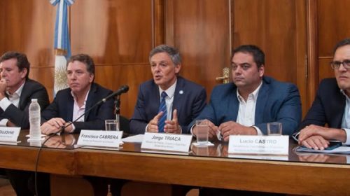 Firman acuerdo para impulsar la industria textil y del calzado