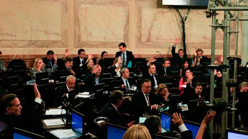 El Senado aprobó, con cambios, limitar las salidas transitorias