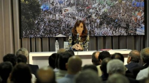 Cristina recibe a un grupo de intendentes y busca apaciguar la interna peronista