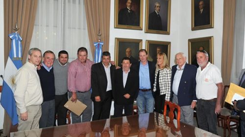 Bordet convocó a un debate amplio para legislar sobre el régimen de comunas