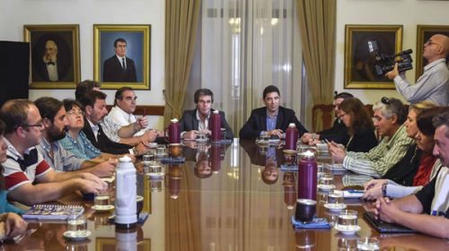 El gobierno ofreció a los docentes el mismo aumento pero en menos tramos