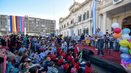 Casi 500 niños celebraron el Día de los Jardines de Infantes en la Plaza Mansilla