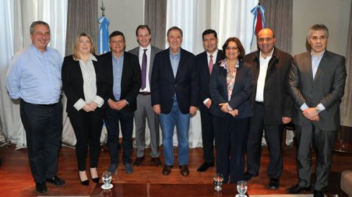 Malestar de los gobernadores tras ser marginados en el reparto de planes de vivienda