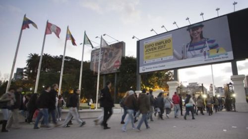 Colapsó la exposición que ofrecía 10.000 puestos de trabajo: fueron 350.000 jóvenes