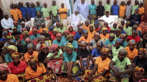 Boko Haram liberó a 82 de las niñas secuestradas durante un ataque en 2014
