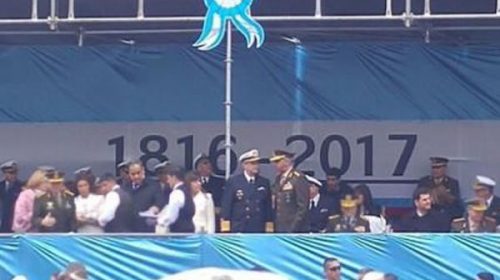 Ministro de Defensa admitió el “error histórico grave” con el cartel por el 25 de mayo