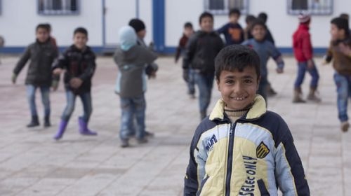Unos 1.600 niños sirios vuelven a estudiar por una donación de la Fundación Leo Messi