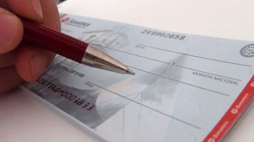 El BCRA quiere dejar atrás el cheque de papel y hacerlo digital