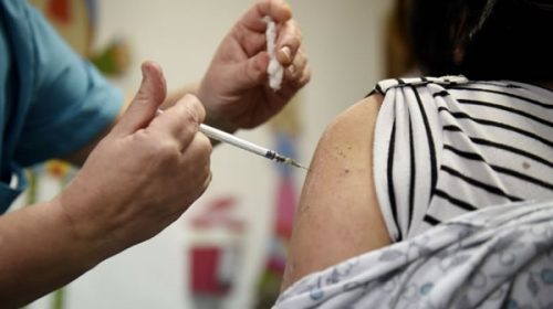 Vacunas: más de la mitad de los adultos dice que no se las prescriben