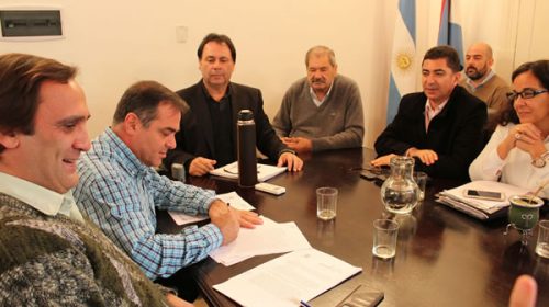 Se formalizó el acuerdo entre el gobierno y los sindicatos docentes