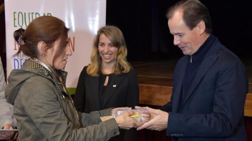 La provincia lanzó plan Cobijar 2017 y entregó aportes a emprendedores
