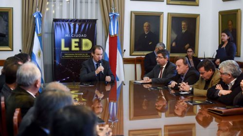 Reemplazarán 50.000 lámparas convencionales por LED en el alumbrado público