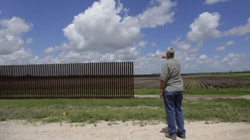Trump quiere iniciar en marzo o abril de 2018 la construcción del muro con México
