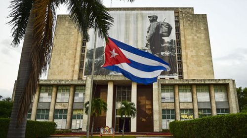 El Parlamento aprobó que los cubanos puedan constituir empresas privadas