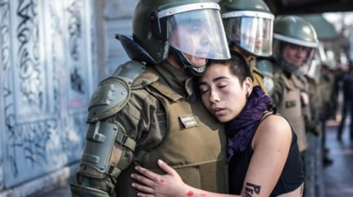 Miles de jóvenes marcharon en Santiago contra las leyes de educación