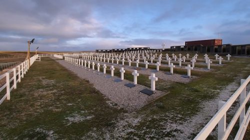 Comenzaron las tareas de identificación forense de los soldados sepultados en Darwin