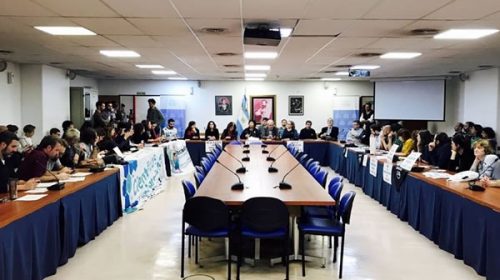 El kirchnerismo logró dictamen en diputados para ampliar partidas para ciencia e investigadores