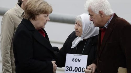 Emotiva visita de Angela Merkel al Parque de la Memoria