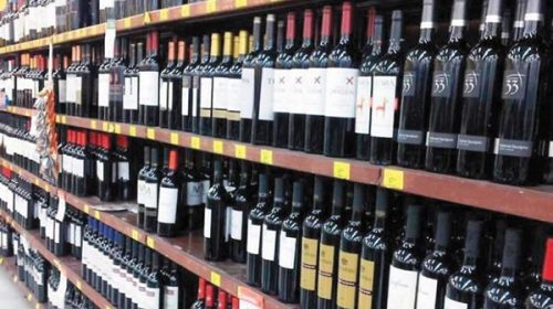 Se importa más vino y la producción de bebidas ya cae 5,3% en el año
