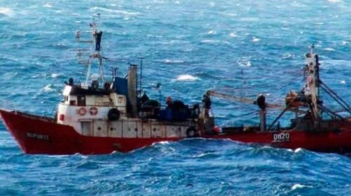 Tres muertos y siete desaparecidos en el naufragio de un pesquero en Chubut