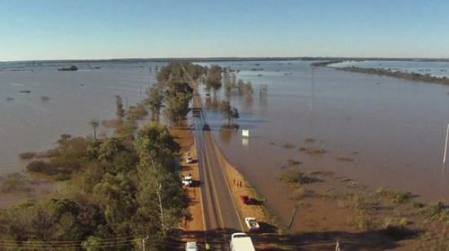 La ruta 14 debió ser cortada al tránsito por la crecida del río Uruguay