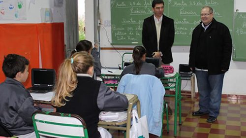 El gobierno acompaña el desarrollo de escuelas rurales