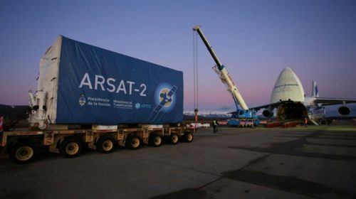 Fin del sueño soberano: con una maniobra ilegal, el Gobierno privatiza los satélites