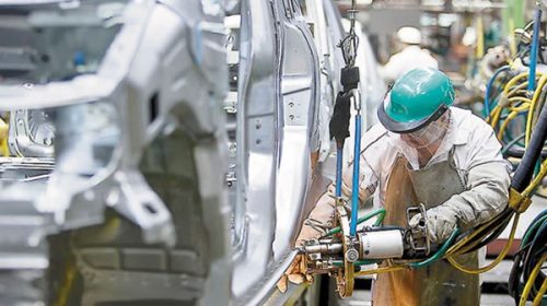 El Gobierno planea flexibilizar convenios colectivos y rebajar aportes a sindicatos