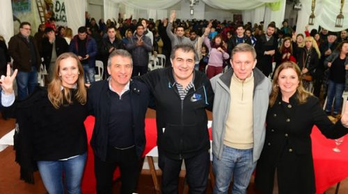 Cáceres recibió a los candidatos y homenajeó a Urribarri