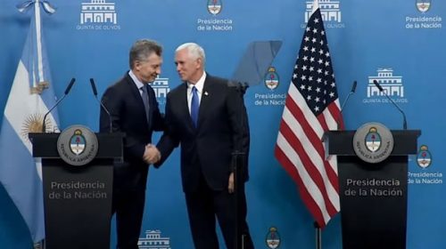 El vice de Donald Trump felicitó a Macri por sus “audaces planes para cambiar la economía”