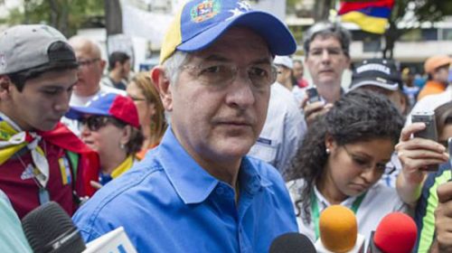 La policía excarcela a Antonio Ledezma y lo devuelve a arresto domiciliario