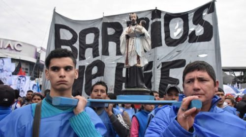 Las organizaciones llenaron la Plaza de Mayo y exigen 10 mil millones extras en alimentos