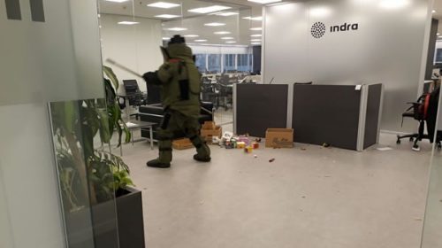 Dos heridos tras la explosión de un sobre-bomba en la empresa que hará el escrutinio