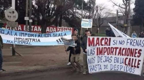 Trabajadores de Adidas realizarán un ‘zapatillazo’ contra los despidos