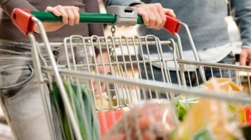 Los hipermercados venden un 5% menos en agosto y esperan medidas oficiales