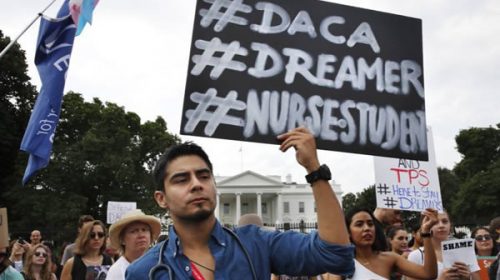 Trump niega ahora haber cerrado un acuerdo con los demócratas para proteger a 800.000 ‘dreamers’