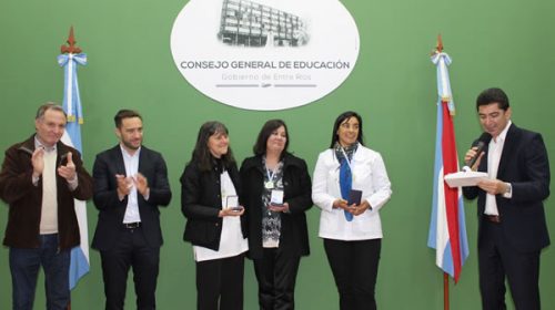 El gobierno reconoció la labor de la docencia entrerriana con el premio Antequeda