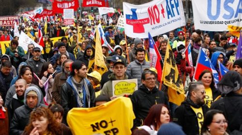 Nueva protesta y llamado a un plebiscito informal contra la jubilación privada en Chile