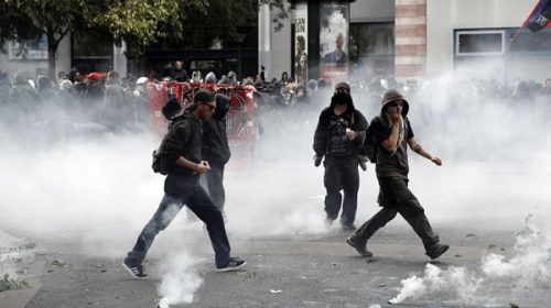 La primera gran huelga contra Emmanuel Macron terminó con incidentes