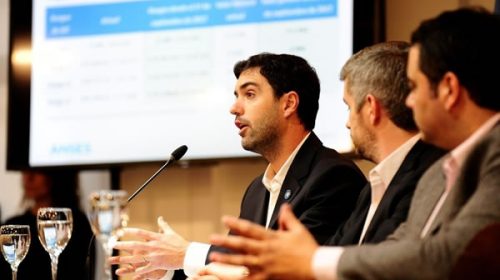 La ANSeS empieza a pagar planes sociales a través del celular