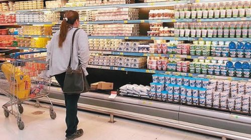 Las ventas en supermercados y shoppings cayeron 2,1% en julio