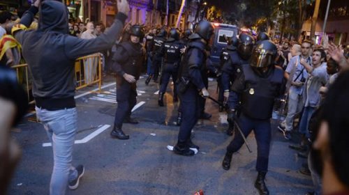 España presiona con arrestos, pero Cataluña se mantiene firme y confirma el referendo