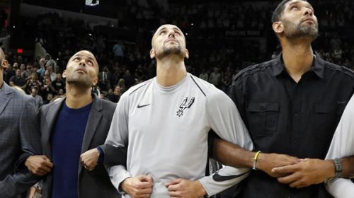 Contra la violencia racial en Estados Unidos: el abrazo entre Manu Ginóbili, Tony Parker y Tim Duncan