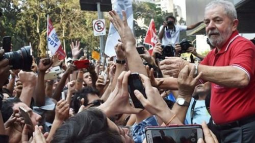Lula sigue liderando las encuestas a presidente