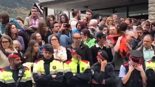Las lágrimas de los policías catalanes por la represión de la Guardia Civil