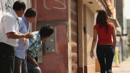 Francia busca tipificar el acoso sexual callejero para poder penalizarlo