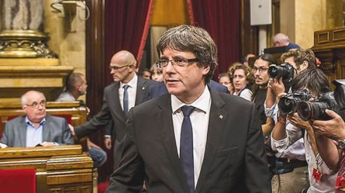 Cataluña declara la independencia pero la suspende para propiciar el diálogo
