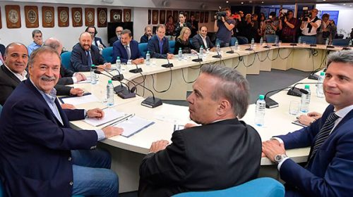 Los gobernadores opositores se reunieron para unificar planteos antes de la reunión con Macri