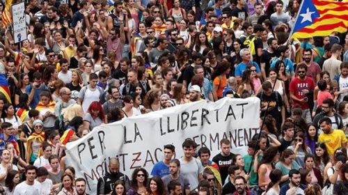 Máxima tensión en España: Cataluña va al choque con el anuncio de su independencia